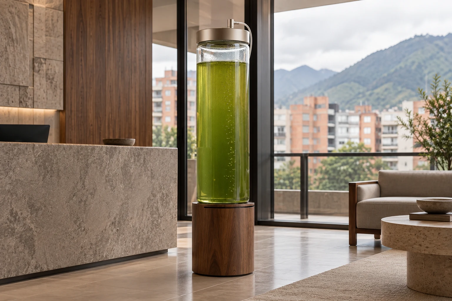 Pieza transparente con base mineral conceptual.